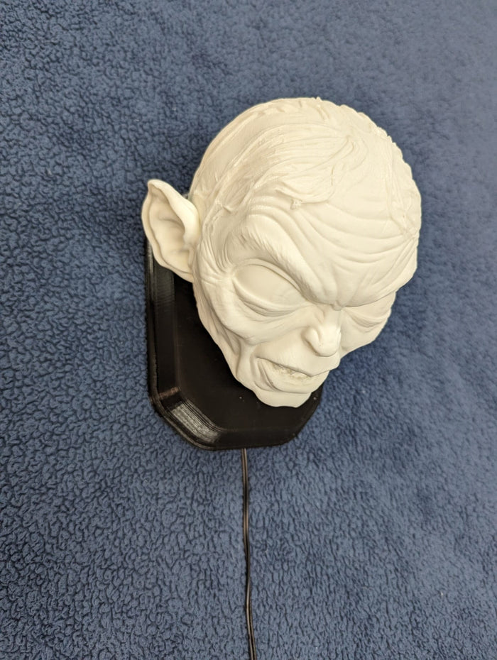 Gollum Inspired Wall Trophy Lamp – 3D Printed LED Lord of the Rings Decor