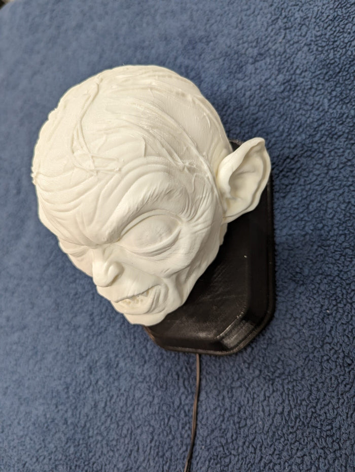 Gollum Inspired Wall Trophy Lamp – 3D Printed LED Lord of the Rings Decor