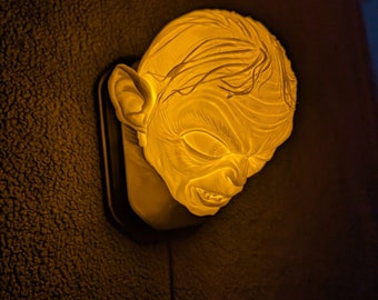 Gollum Inspired Wall Trophy Lamp – 3D Printed LED Lord of the Rings Decor