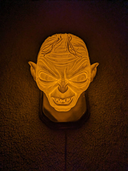 Gollum Inspired Wall Trophy Lamp – 3D Printed LED Lord of the Rings Decor
